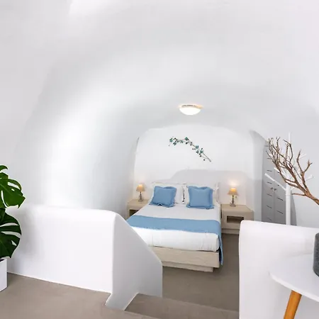 Guest house Whitewashed Messaria (Santorini)
