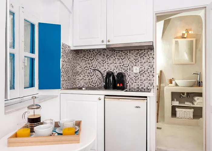 招待所 Whitewashed