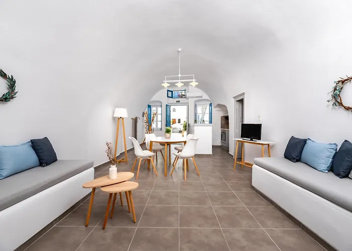 Whitewashed Pensionat Mesaria